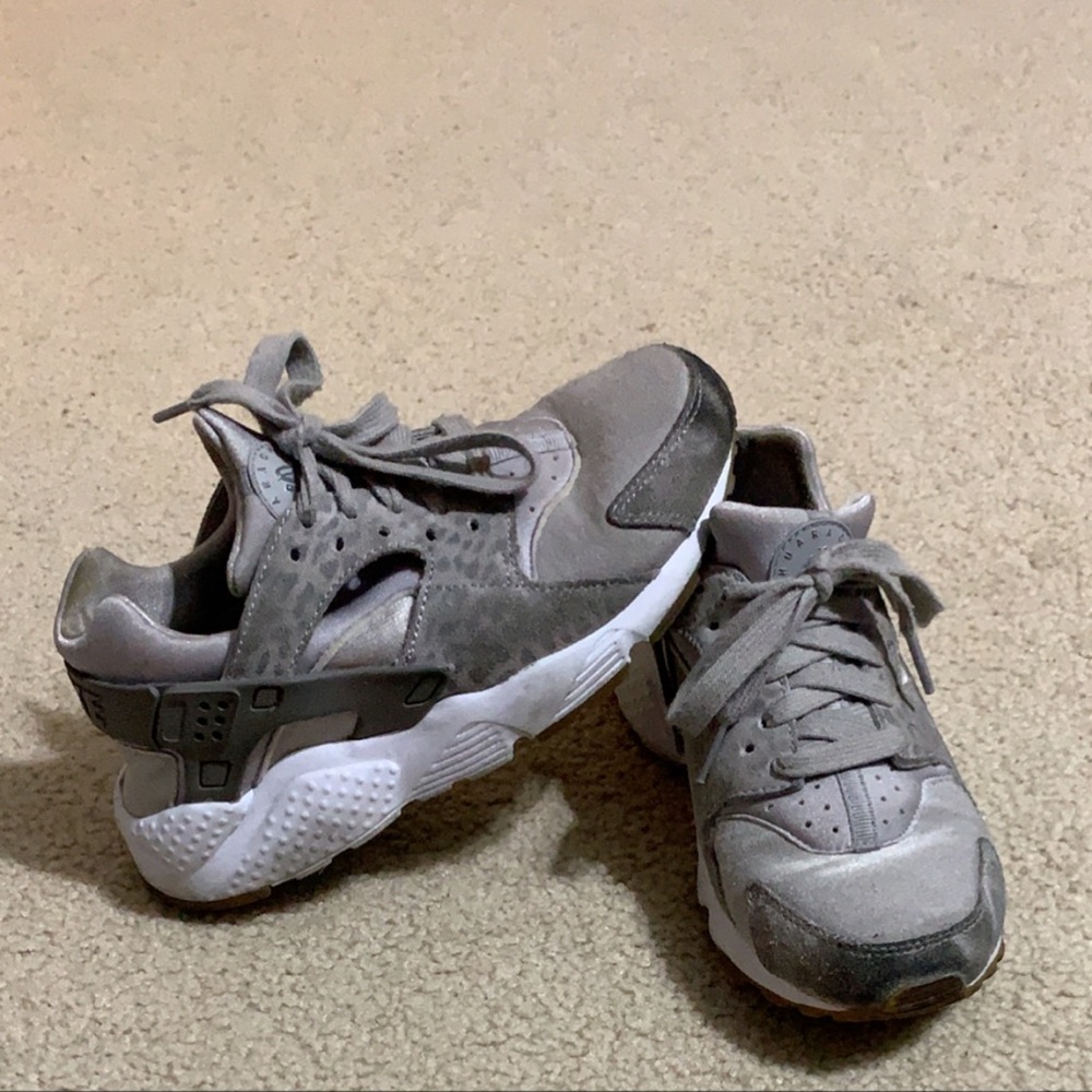 Youth shoes